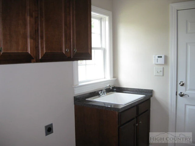 Image number 4 for the current listing