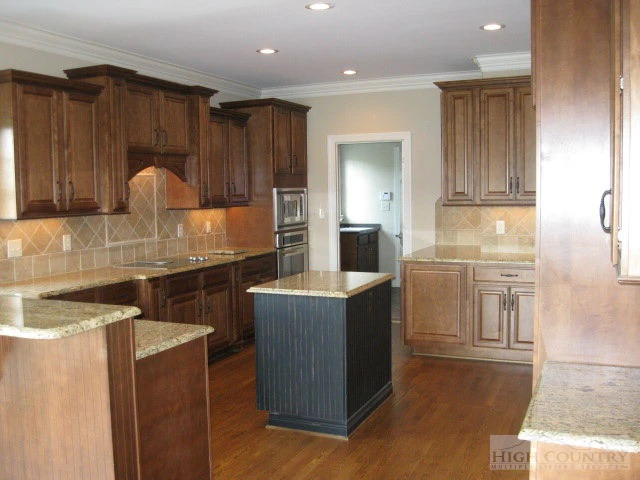 Image number 8 for the current listing