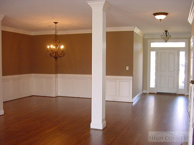 Image number 9 for the current listing