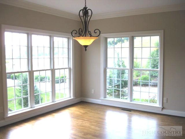 Image number 10 for the current listing