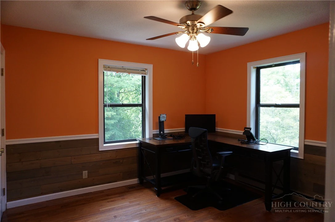 Image number 10 for the current listing
