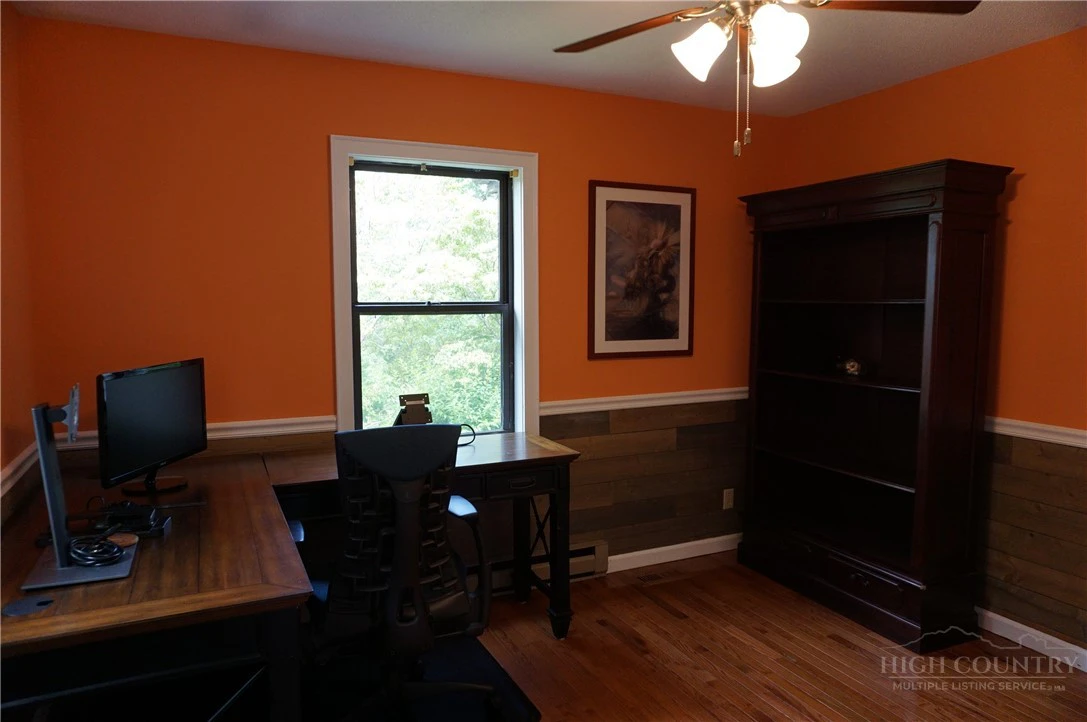 Image number 11 for the current listing