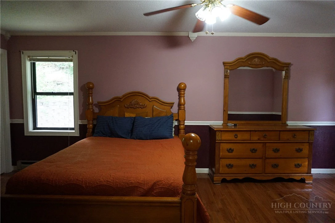 Image number 15 for the current listing