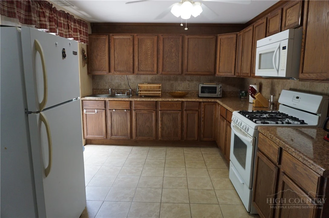 Image number 18 for the current listing