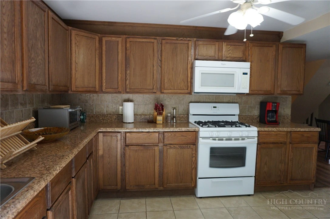 Image number 19 for the current listing