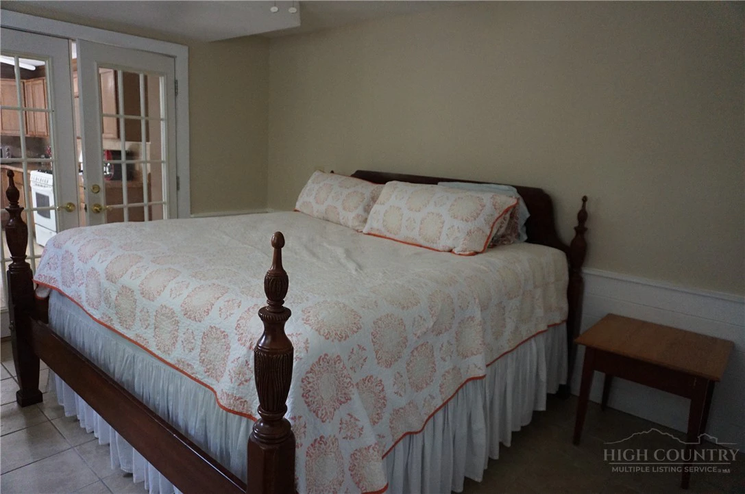 Image number 21 for the current listing