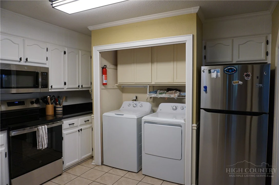 Image number 4 for the current listing