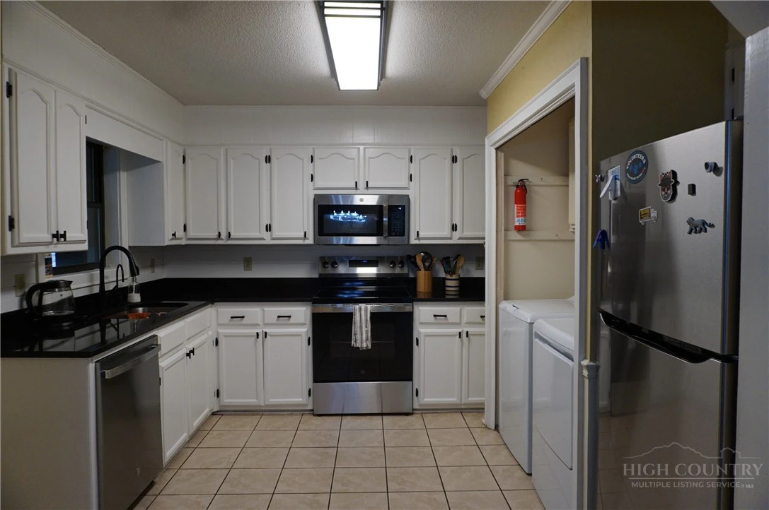 Image number 5 for the current listing