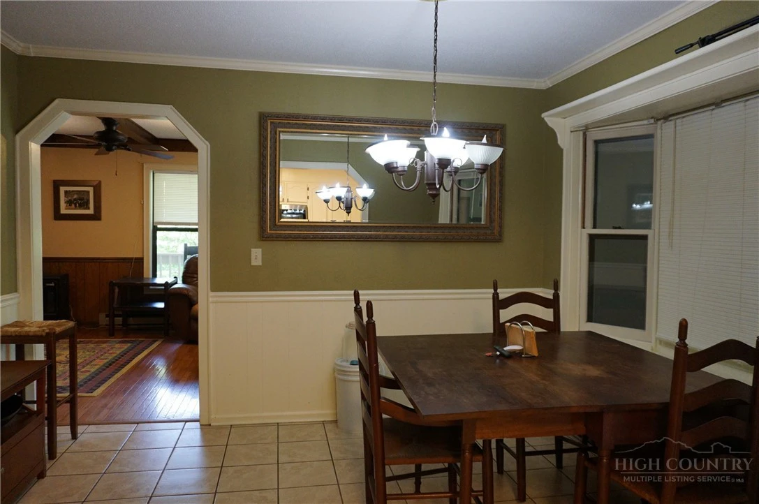 Image number 6 for the current listing