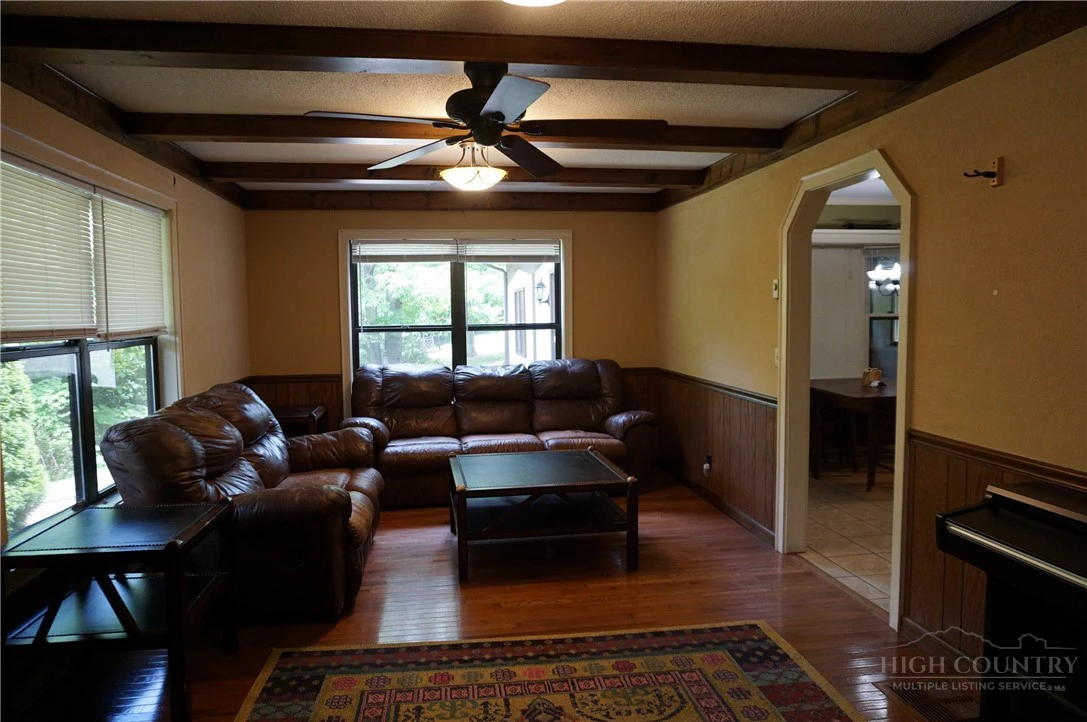 Image number 7 for the current listing