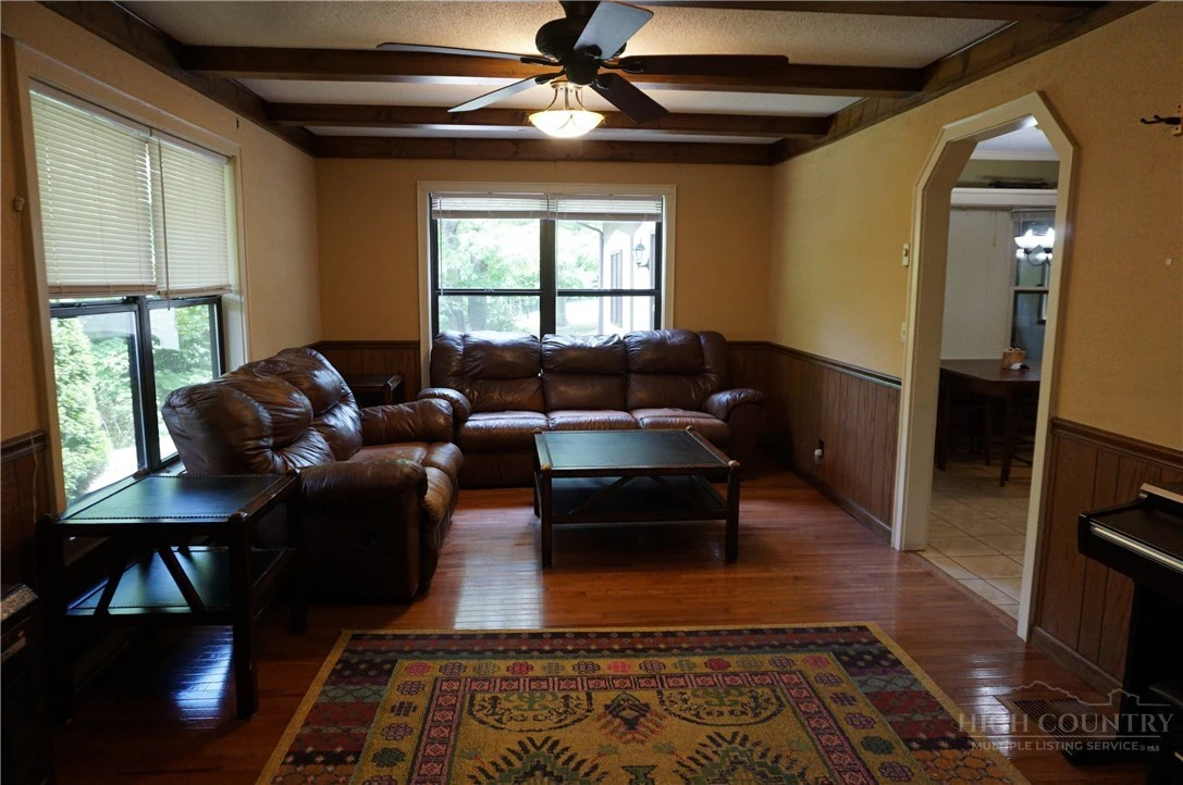 Image number 8 for the current listing