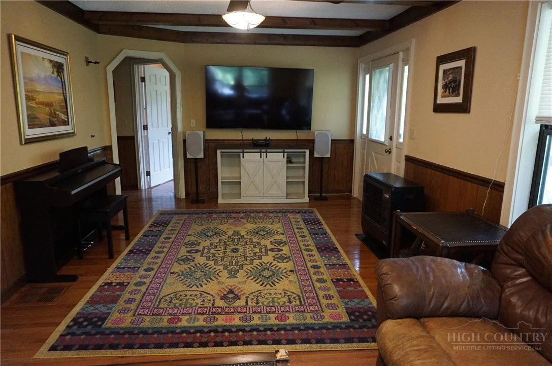 Image number 9 for the current listing