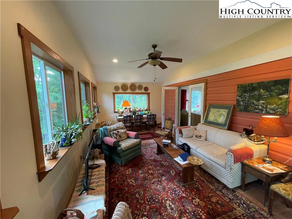 Image number 22 for the current listing