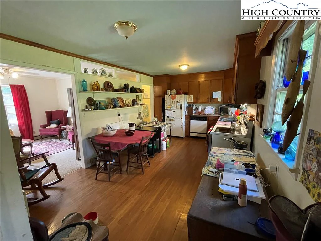 Image number 20 for the current listing