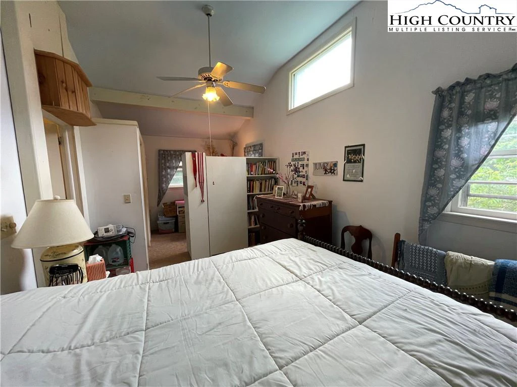 Image number 17 for the current listing