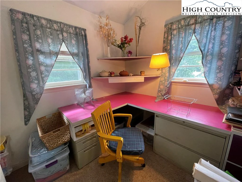 Image number 15 for the current listing