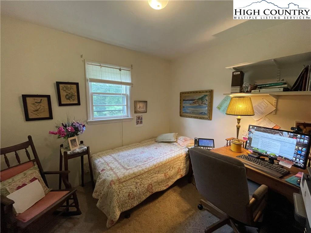 Image number 11 for the current listing