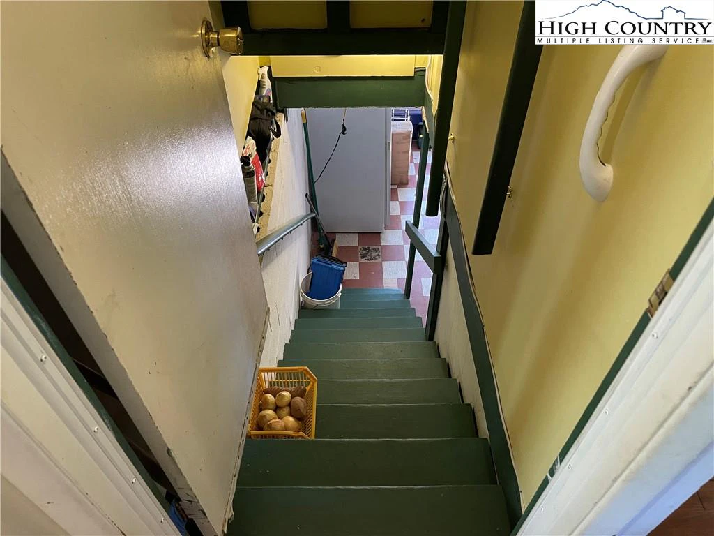 Image number 9 for the current listing