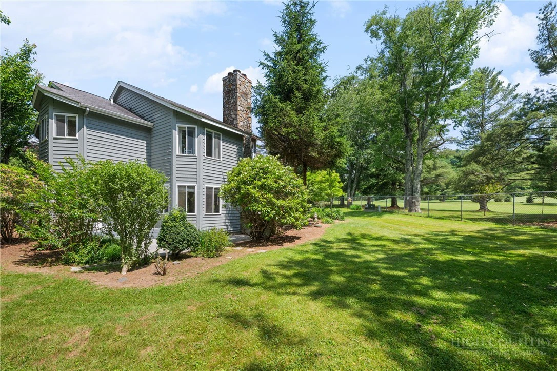 Image number 13 for the current listing