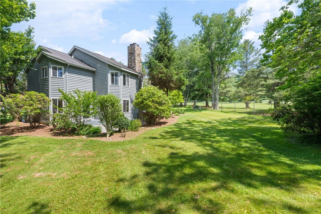 Image number 2 for the current listing