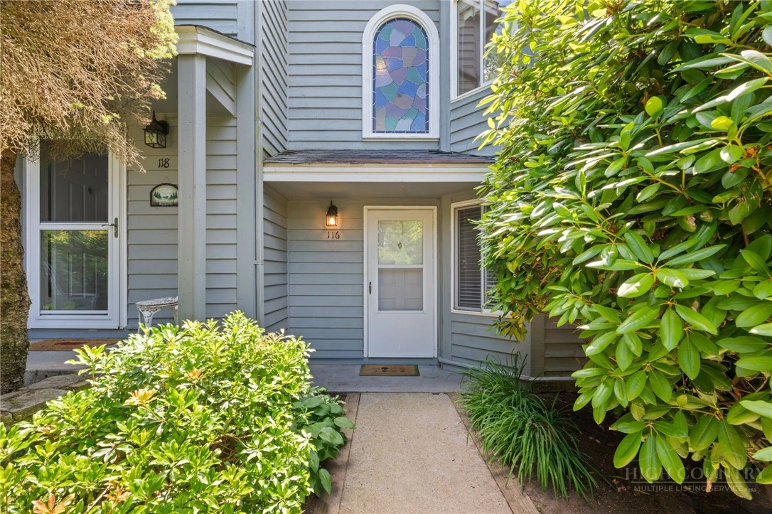 Image number 17 for the current listing