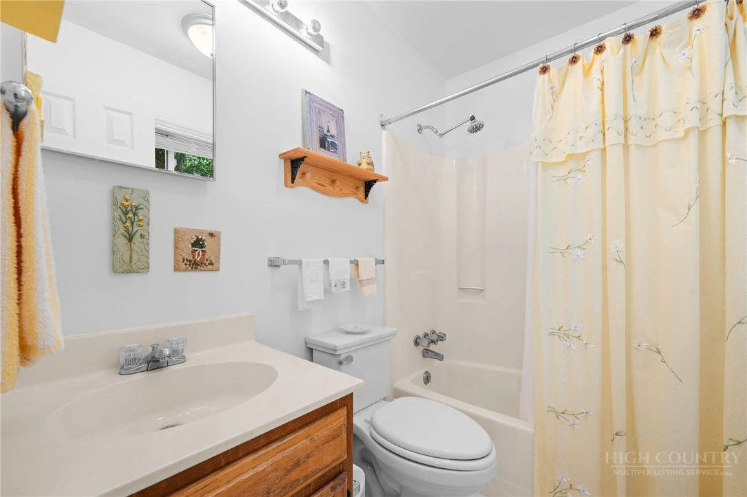Image number 4 for the current listing
