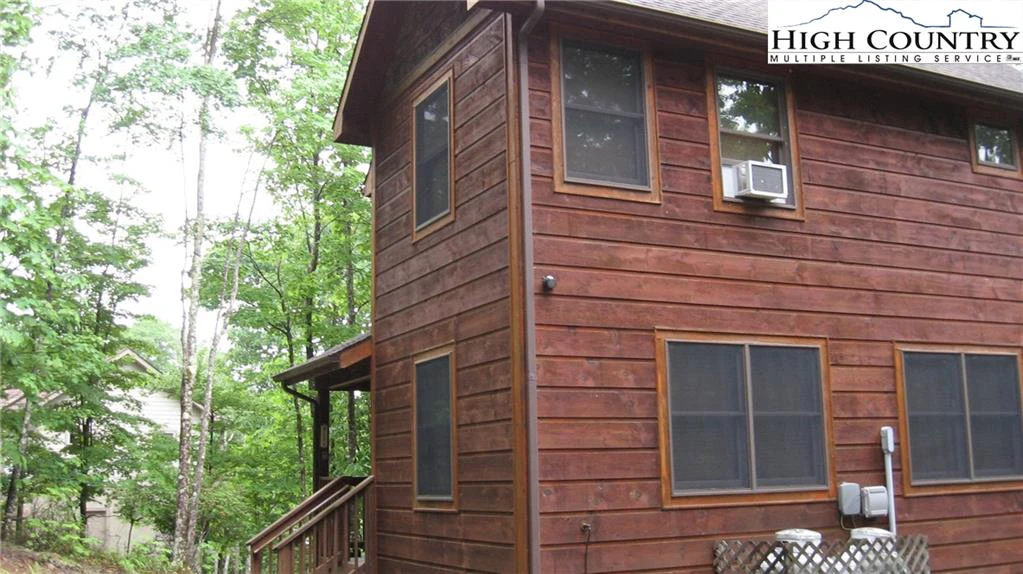 Image number 1 for the current listing