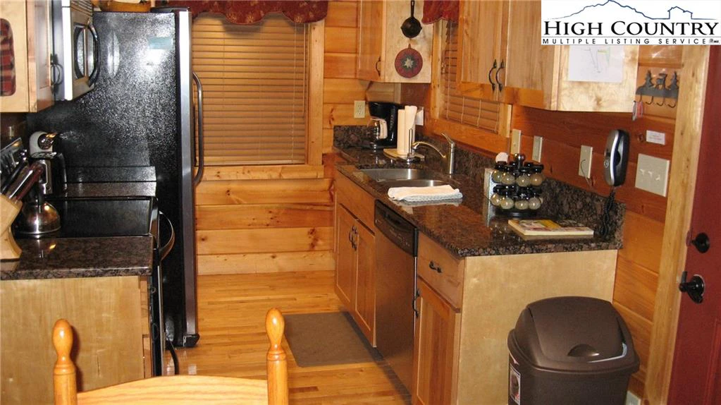 Image number 3 for the current listing