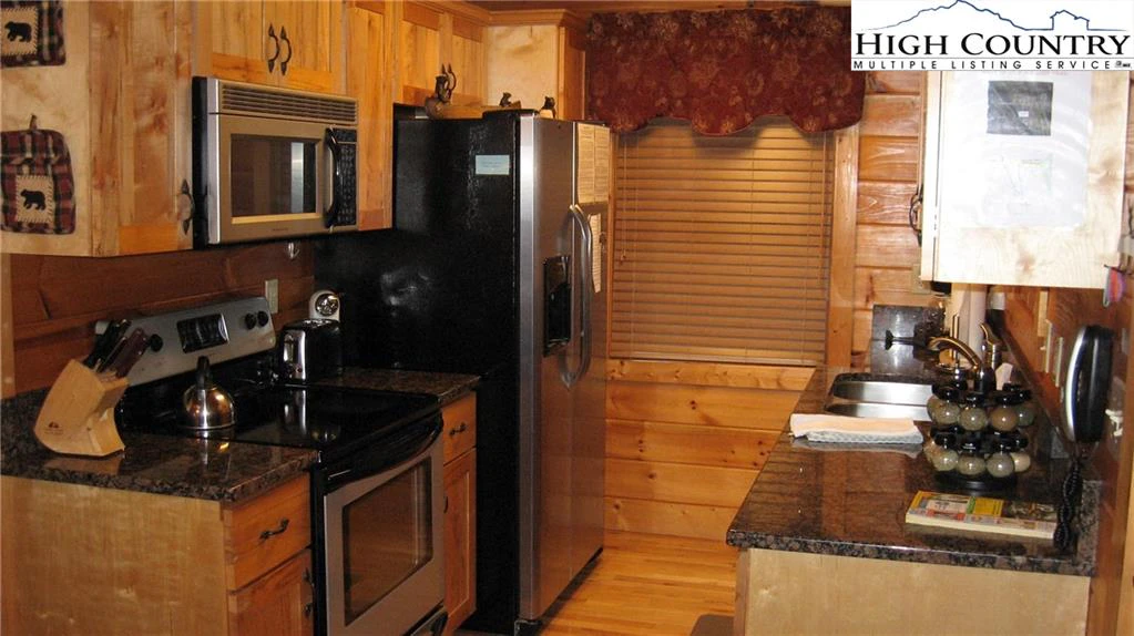 Image number 4 for the current listing