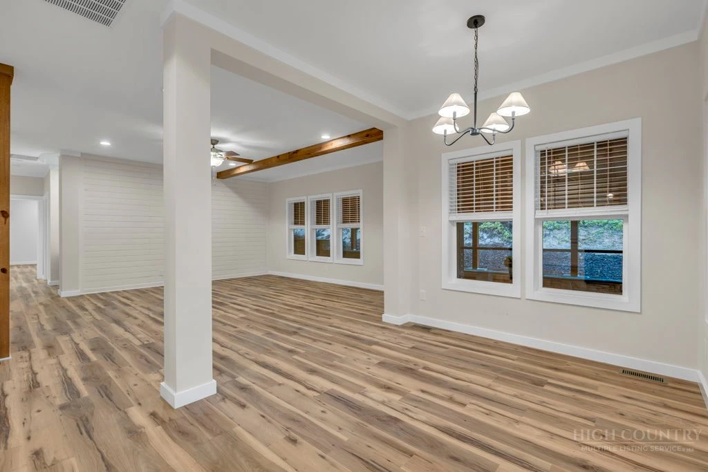 Image number 5 for the current listing