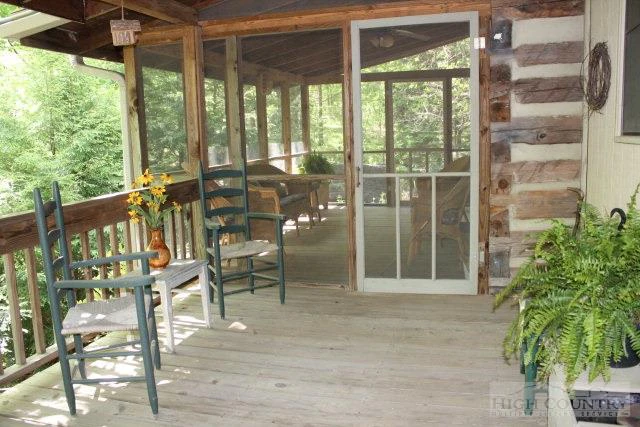 Image number 19 for the current listing