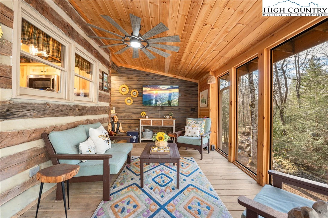 Image number 11 for the current listing