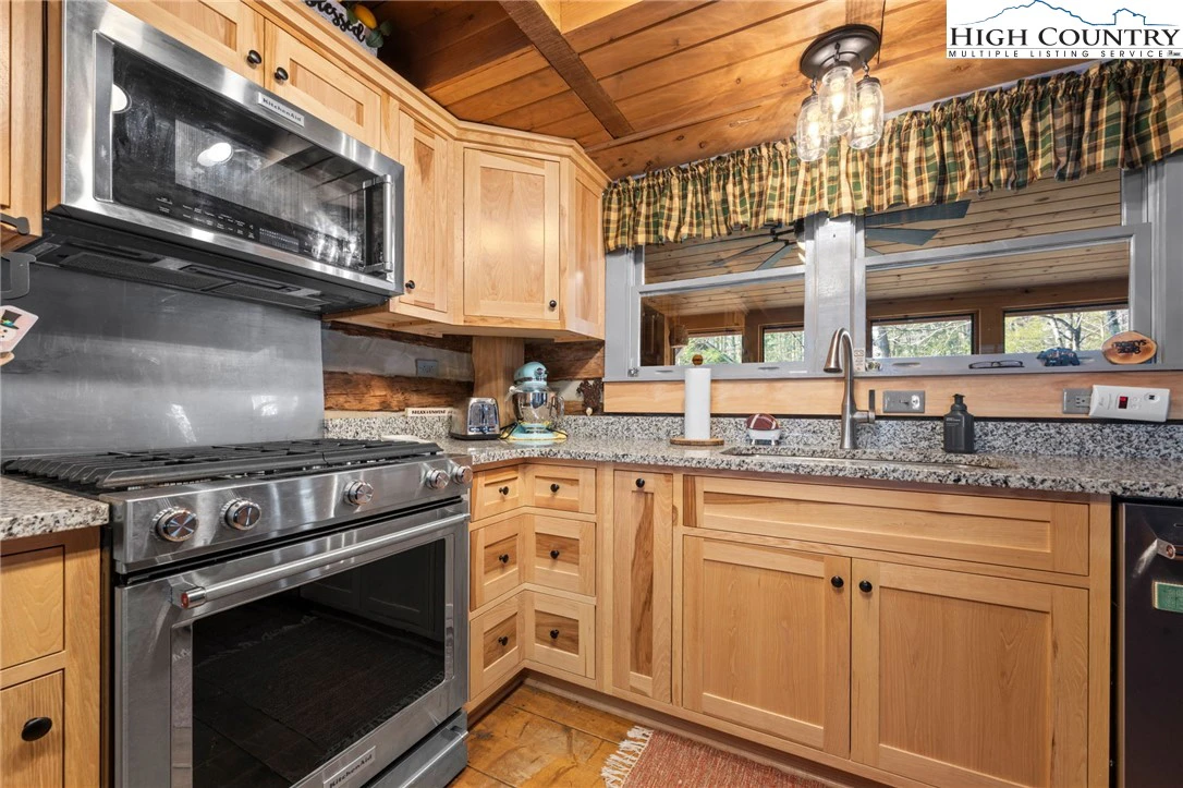 Image number 21 for the current listing