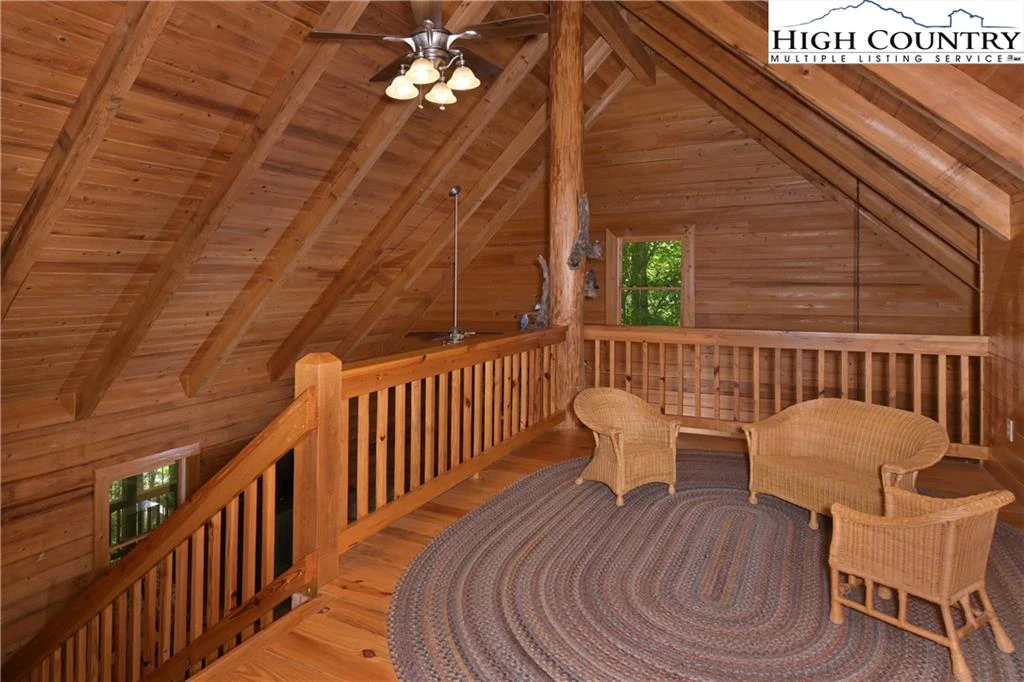 Image number 4 for the current listing