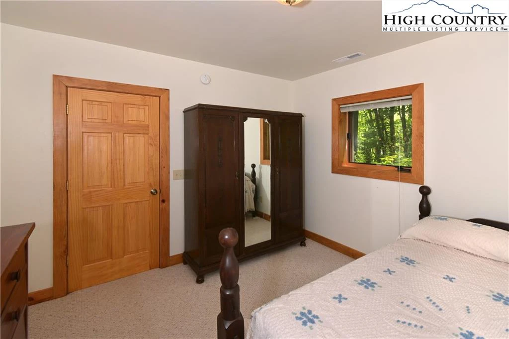 Image number 10 for the current listing