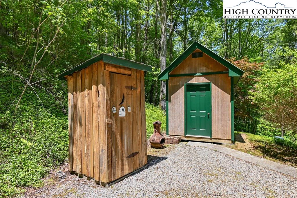 Image number 14 for the current listing