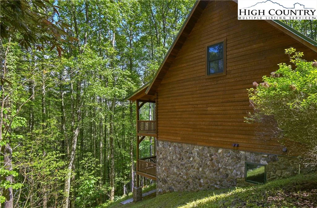 Image number 15 for the current listing