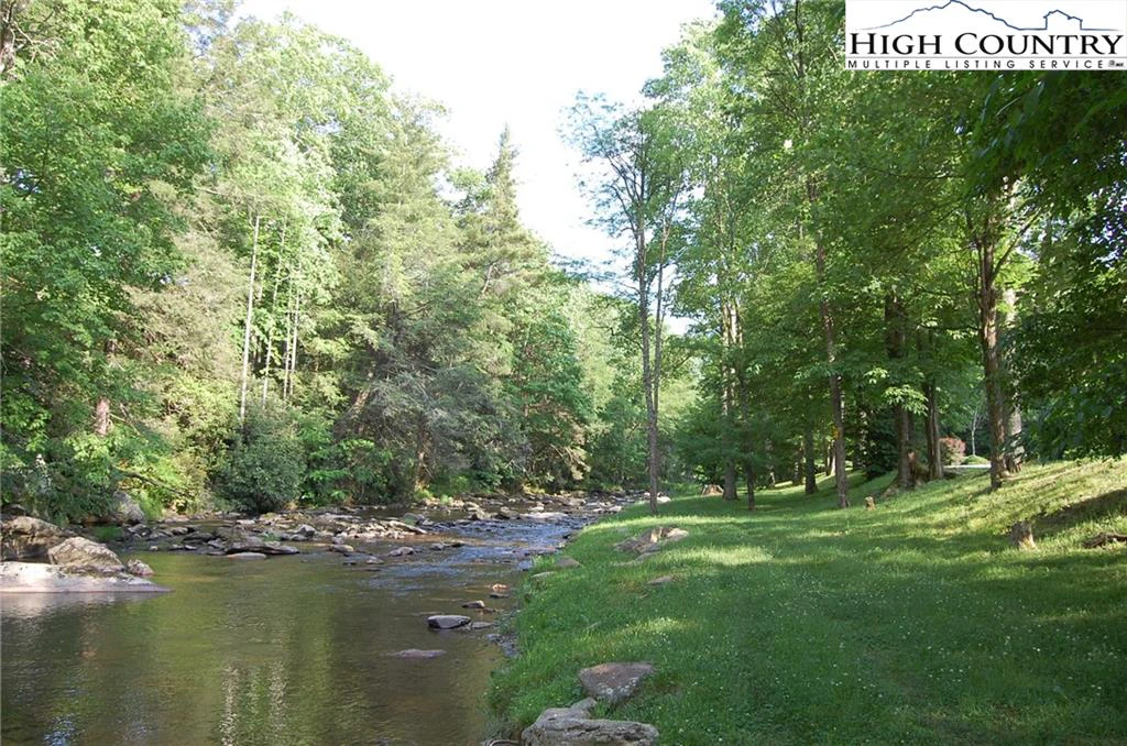 Image number 19 for the current listing
