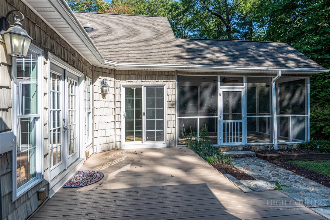 Image number 4 for the current listing