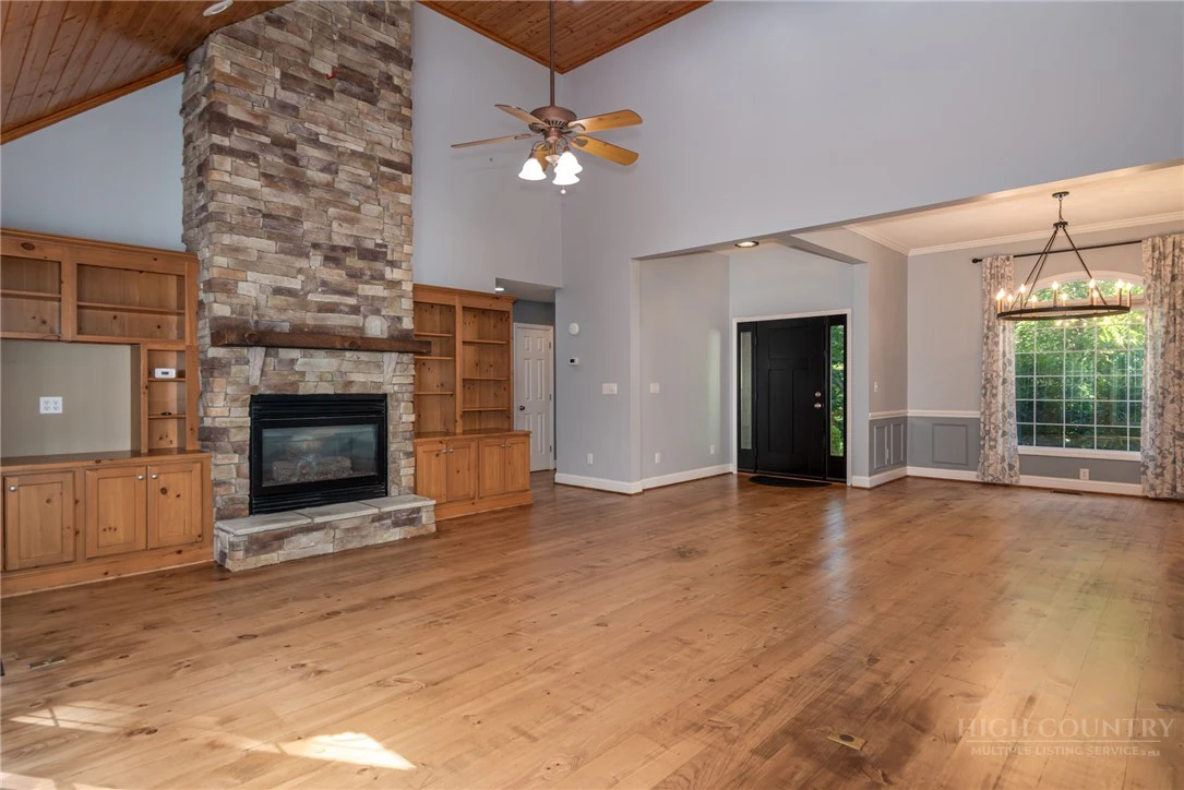 Image number 9 for the current listing