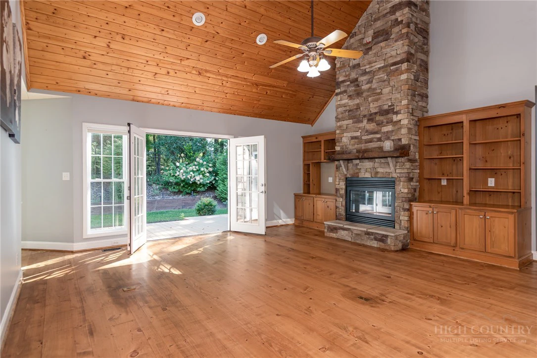 Image number 10 for the current listing