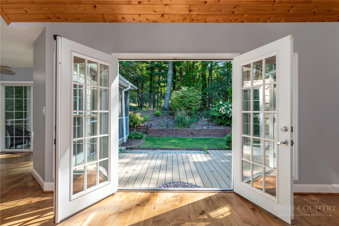 Image number 12 for the current listing