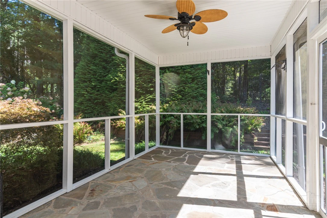 Image number 18 for the current listing