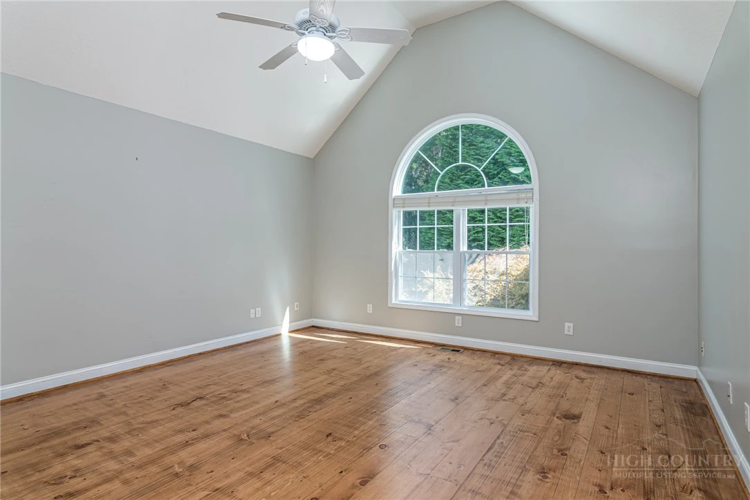 Image number 20 for the current listing