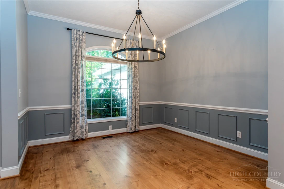 Image number 7 for the current listing