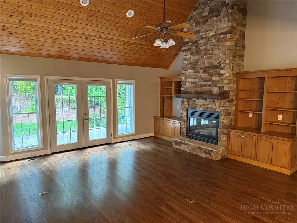 Image number 11 for the current listing