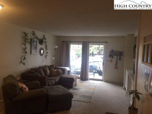 Image number 3 for the current listing