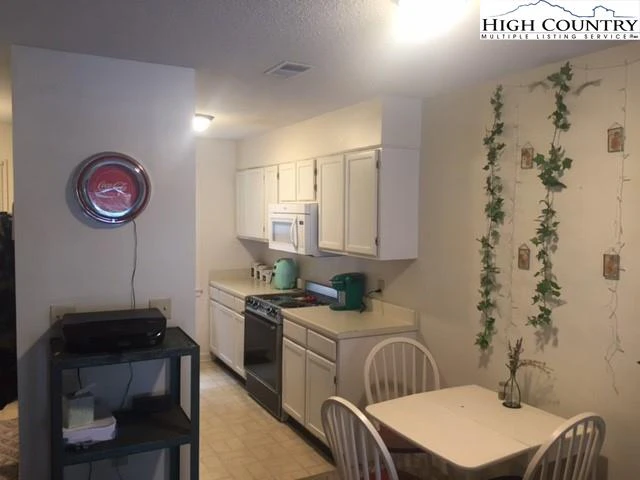 Image number 4 for the current listing