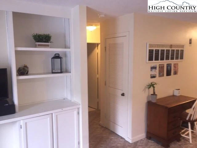 Image number 5 for the current listing