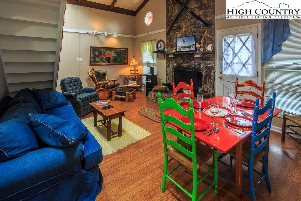 Image number 1 for the current listing